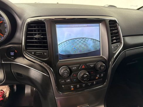 Used 2018 Jeep Grand Cherokee Limited image 18