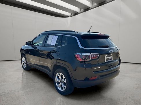 Used 2025 Jeep Compass Latitude image 3