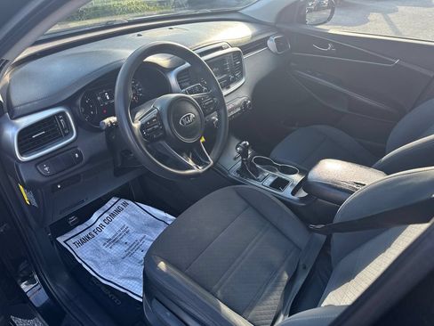 Used 2017 Kia Sorento FWD image 12
