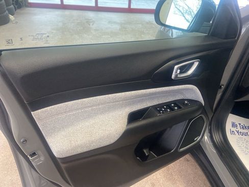 Used 2023 Jeep Compass Latitude w/ Sun and Sound Group image 8