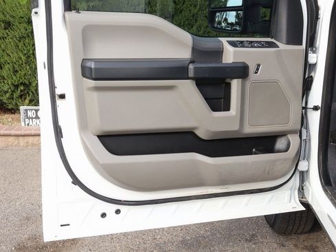 Used 2022 Ford F250 XL w/ Power Equipment Group image 16