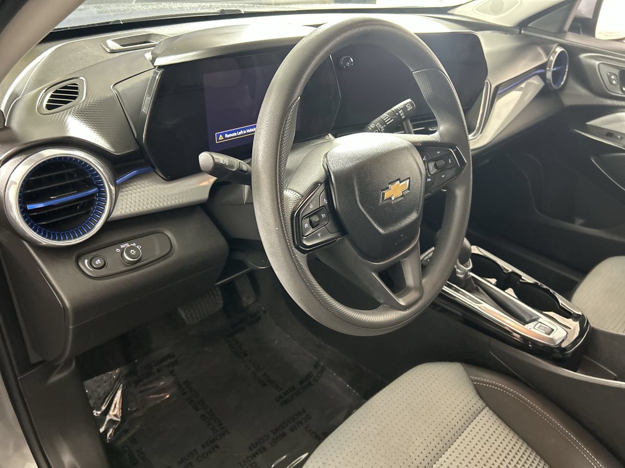 Used 2025 Chevrolet Trax LT FWD image 12