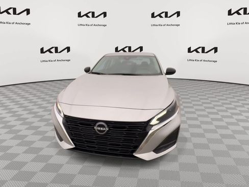 Used 2024 Nissan Altima 2.5 SV FWD image 4