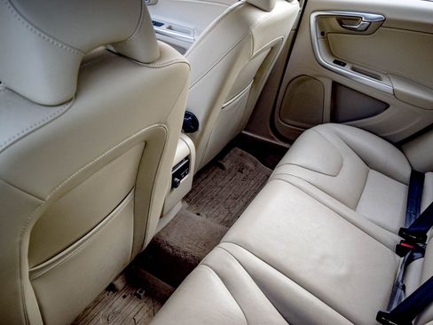 Used 2015 Volvo V60 T5 Premier image 16