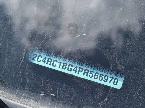 Used 2023 Chrysler Pacifica Touring-L FWD image 10