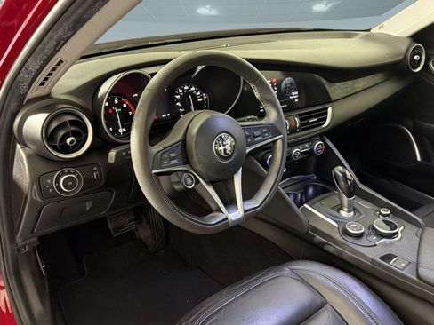 Used 2019 Alfa Romeo Giulia w/ Nero Edizione RWD image 3