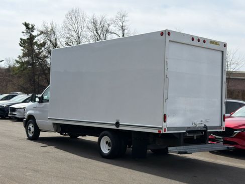 Used 2024 Ford E-350 and Econoline 350 Super Duty w/ Power Windows & Locks Group image 7