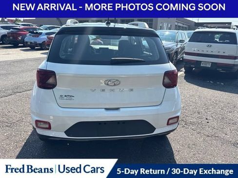 Used 2023 Hyundai Venue Limited w/ Cargo Package FWD image 7