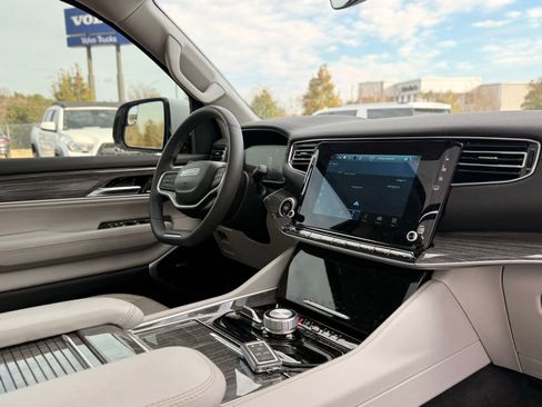 Used 2022 Jeep Wagoneer Series II w/ Premium Group I image 27