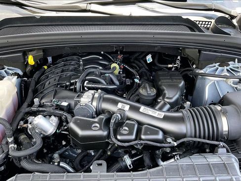 Used 2024 Jeep Grand Cherokee Limited w/ Black Appearance Package RWD image 10