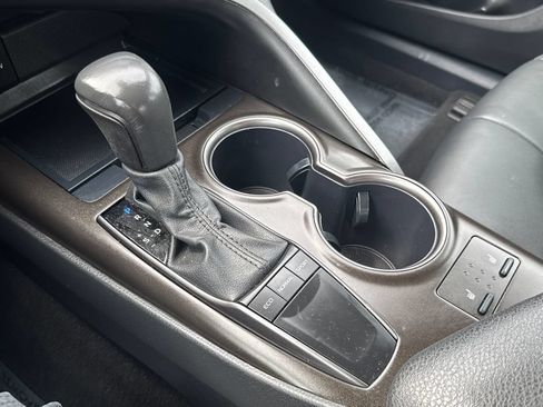 Used 2024 Toyota Camry SE w/ Cold Weather Package FWD image 26