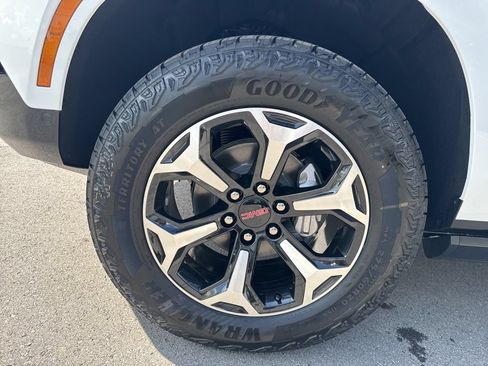 New 2026 GMC Yukon XL AT4 w/ AT4 Premium Plus Package AWD/4WD image 38