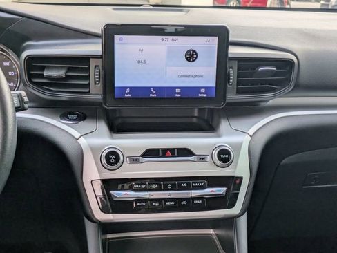 Used 2022 Ford Explorer XLT image 15