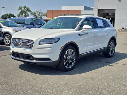 Used 2023 Lincoln Nautilus Reserve w/ Luxury Package AWD/4WD image 2