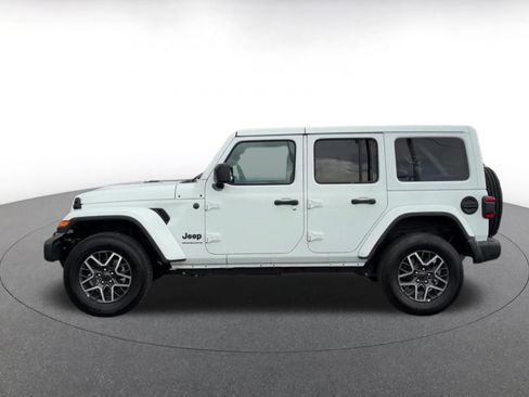 Used 2025 Jeep Wrangler Unlimited Sahara AWD/4WD image 9