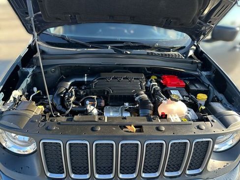Used 2023 Jeep Renegade Latitude AWD/4WD image 19