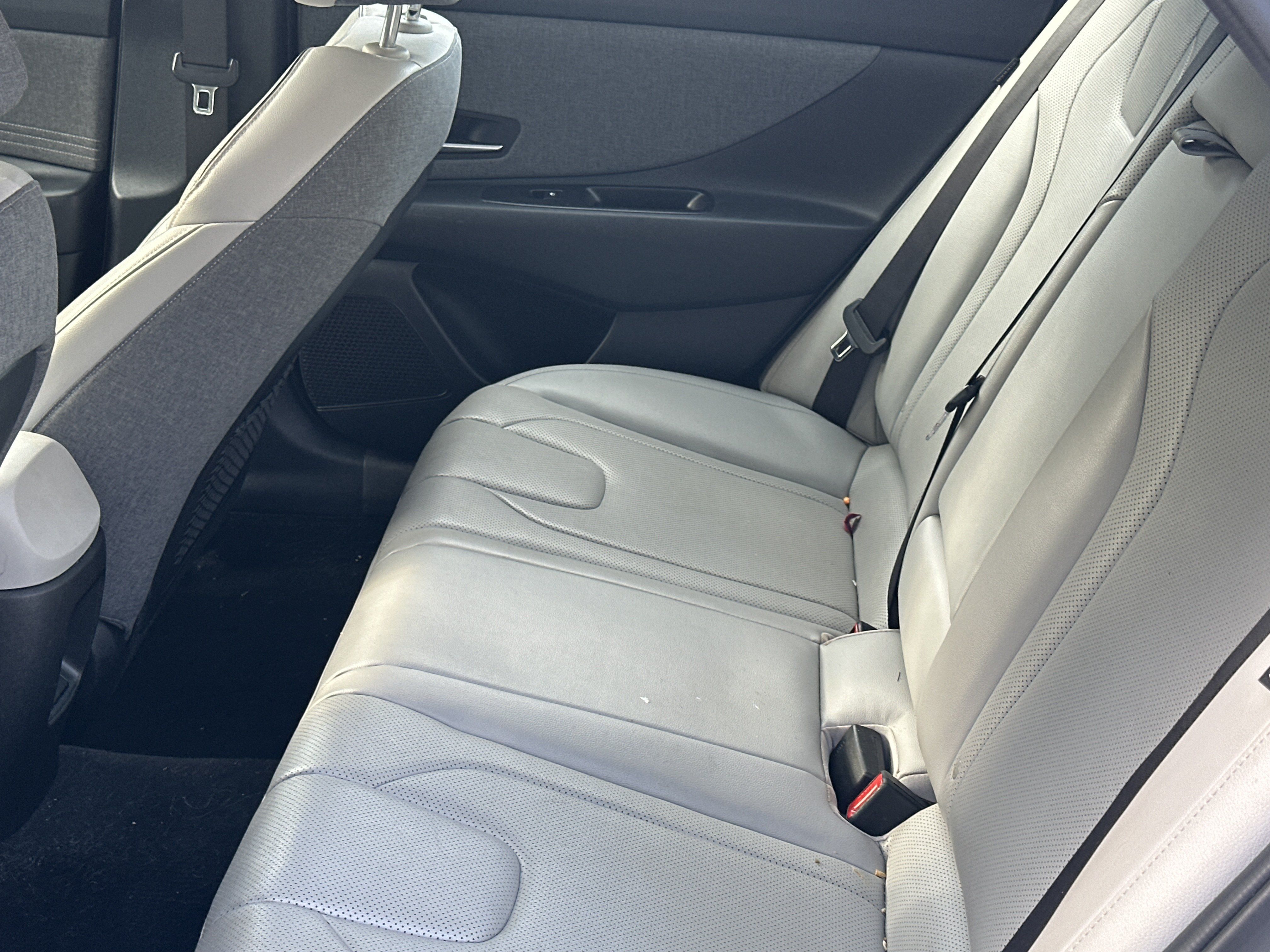 Used 2024 Hyundai Elantra Limited FWD image 20