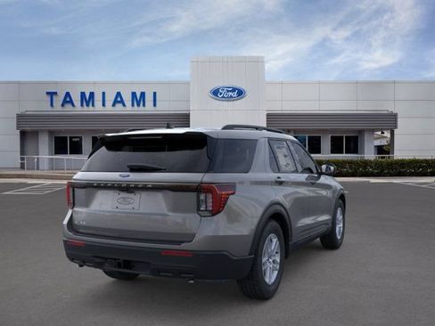 New 2026 Ford Explorer Active RWD image 8