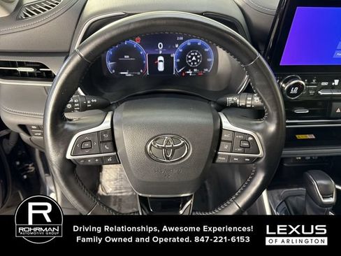 Used 2023 Toyota Highlander Platinum AWD/4WD image 11