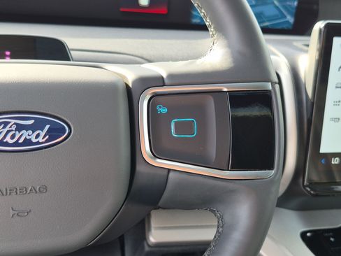 Used 2025 Ford Expedition Max Active AWD/4WD image 19