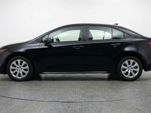 Used 2025 Toyota Corolla LE FWD image 5