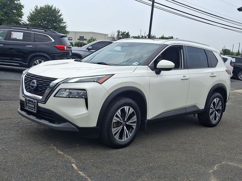 Used 2023 Nissan Rogue SV w/ SV Premium B Package AWD/4WD image 3