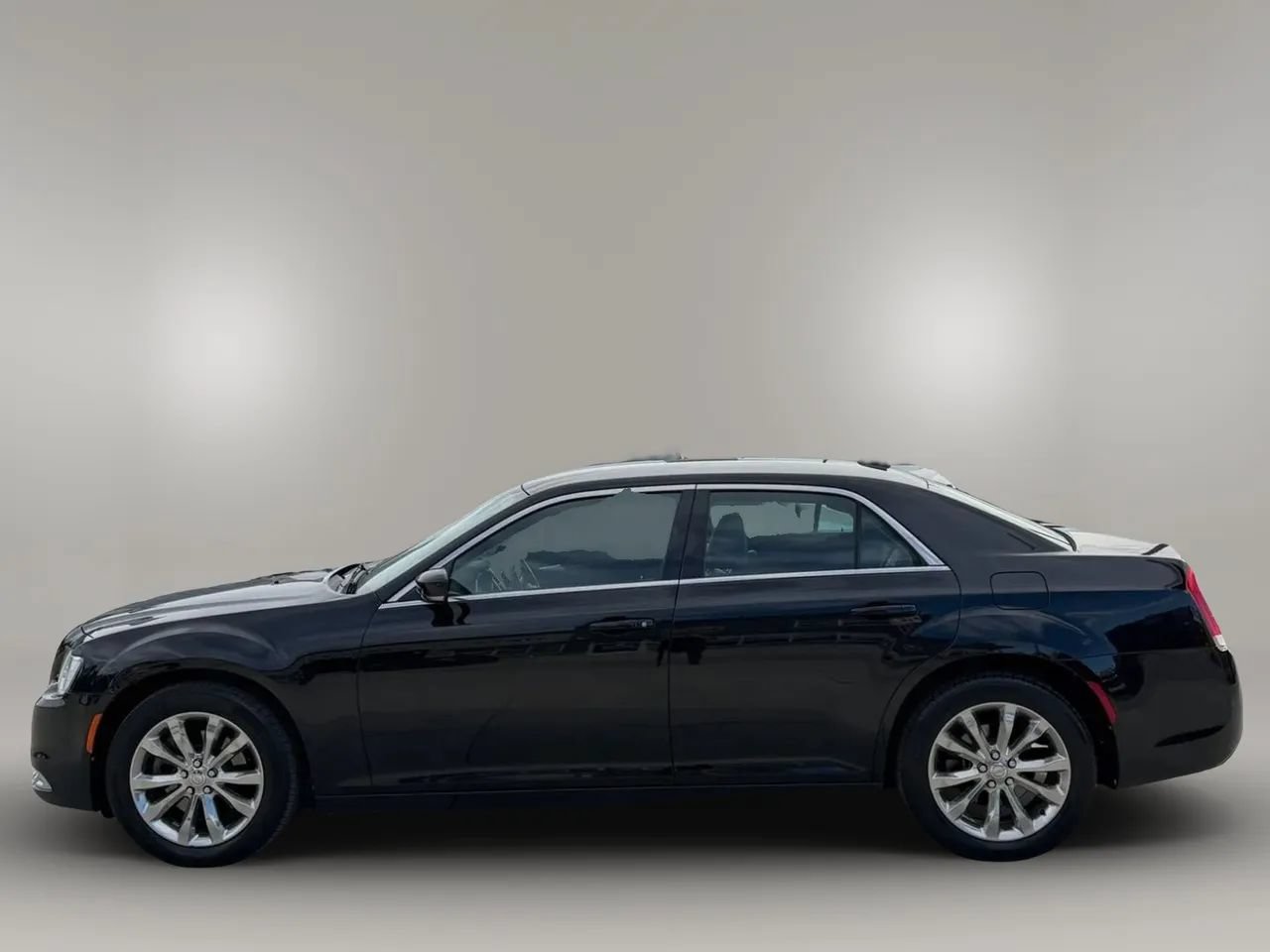 Used 2015 Chrysler 300 Limited w/ 300 Premium Group AWD/4WD image 5