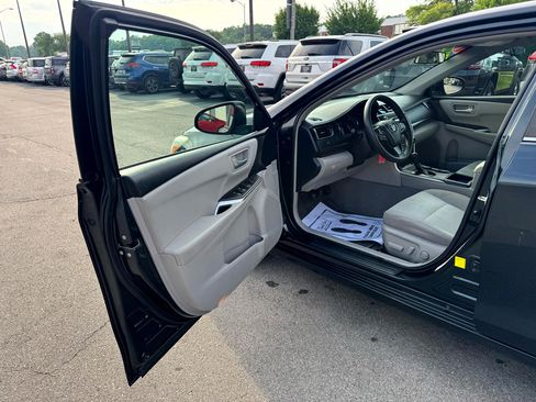 Used 2017 Toyota Camry LE image 13