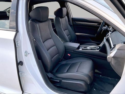 Used 2022 Honda Accord Sport image 9