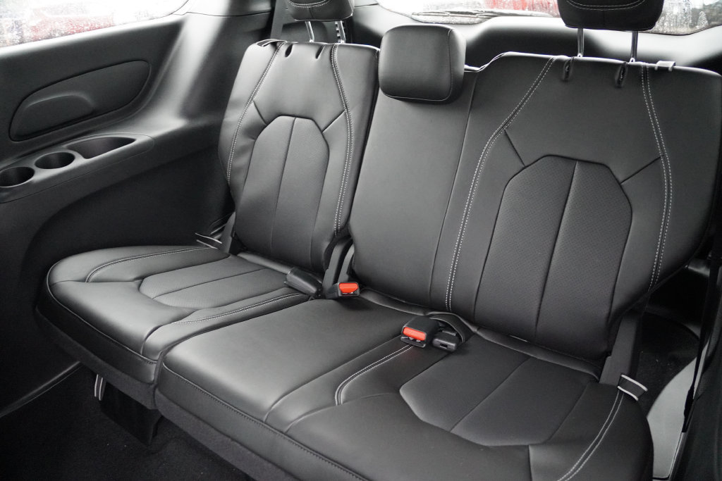 New 2027 Chrysler Pacifica Select AWD/4WD image 12