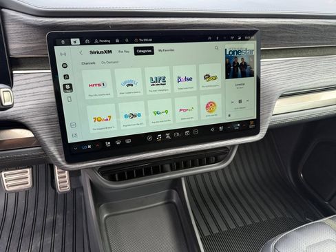 Used 2022 Rivian R1T Adventure AWD/4WD image 17