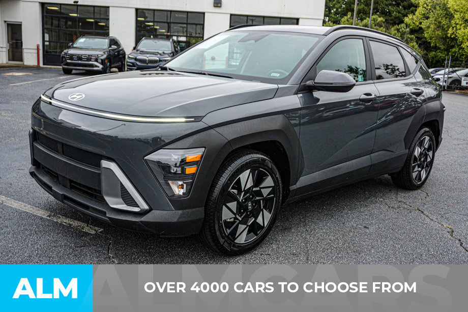Used 2025 Hyundai Kona SEL FWD image 2