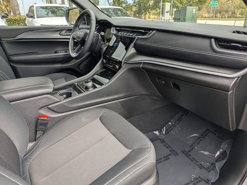 Used 2024 Jeep Grand Cherokee Laredo X w/ Luxury Tech Group I image 9