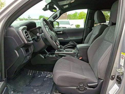 Used 2018 Toyota Tacoma TRD Sport AWD/4WD image 13