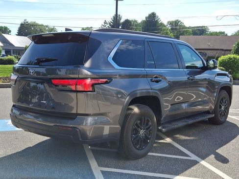 Used 2024 Toyota Sequoia SR5 w/ SR5 Premium Package AWD/4WD image 4