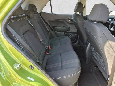 Used 2023 Hyundai Venue SEL FWD image 19