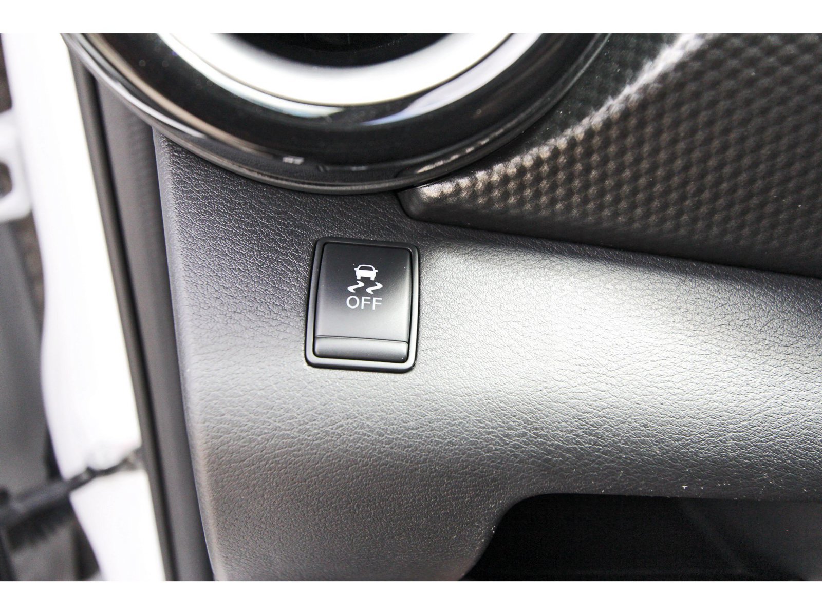 Used 2019 Nissan Kicks SV FWD image 23