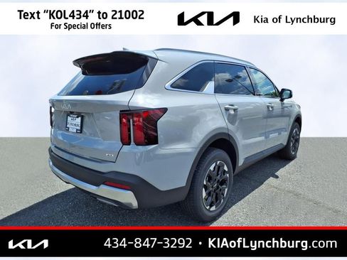New 2025 Kia Sorento S image 4