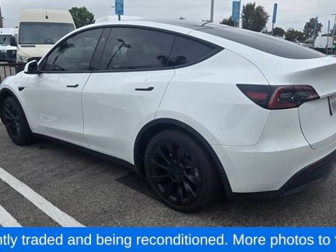 Used 2023 Tesla Model Y 2WD image 5