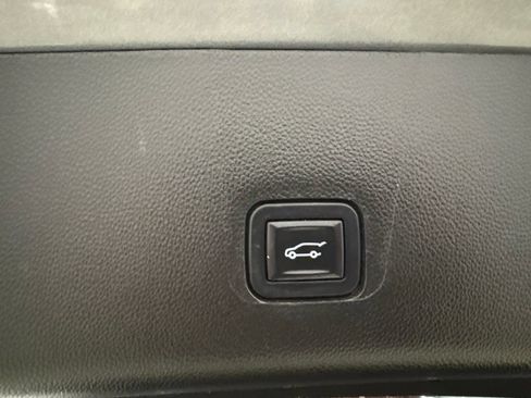 Used 2020 Chevrolet Traverse LT AWD/4WD image 38