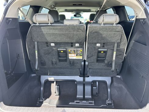 Certified 2025 Toyota Sienna XLE FWD image 14