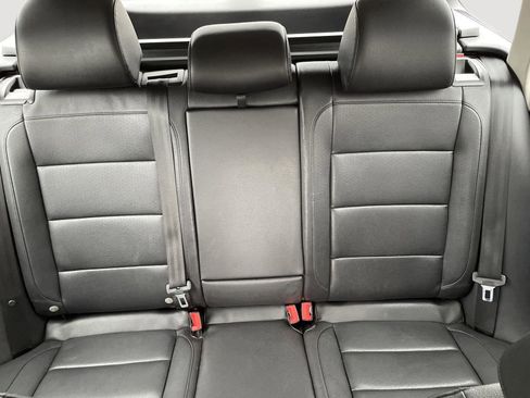 Used 2011 Volkswagen Jetta SE FWD image 18