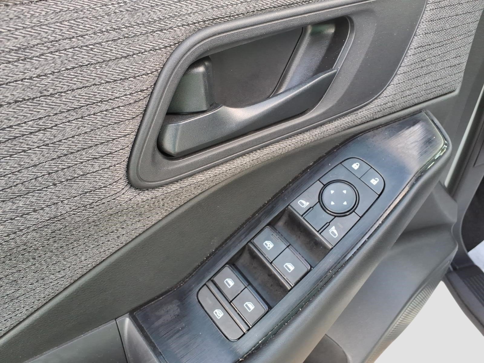 Used 2023 Nissan Rogue S AWD/4WD image 17