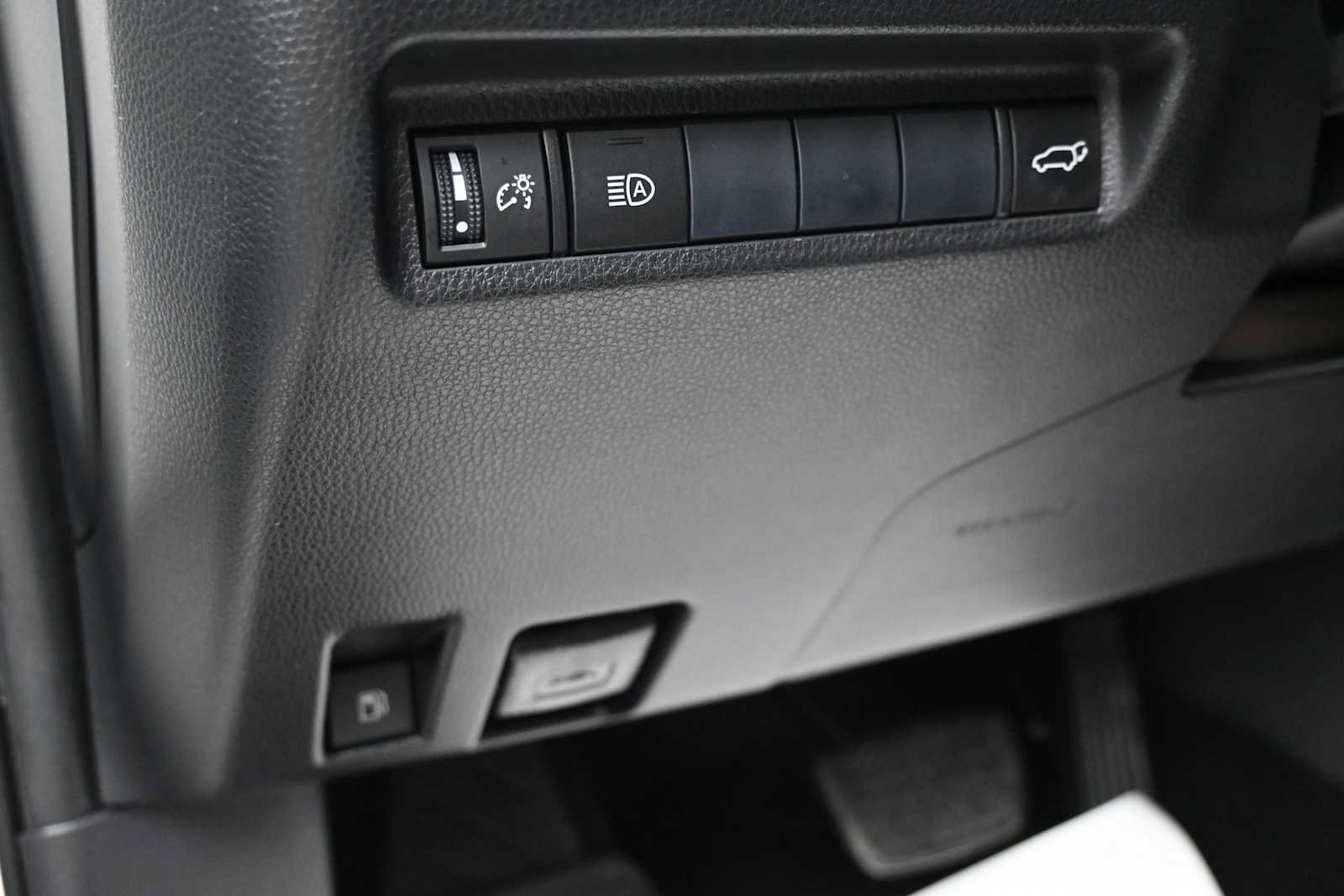 Used 2019 Toyota RAV4 XSE AWD/4WD image 9