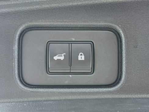 Used 2025 Nissan Pathfinder SV FWD image 30