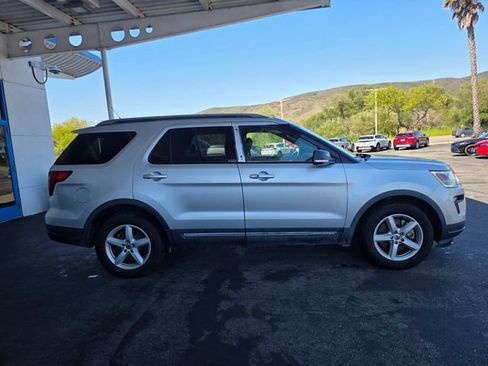 Used 2018 Ford Explorer XLT w/ Equipment Group 201A FWD image 8