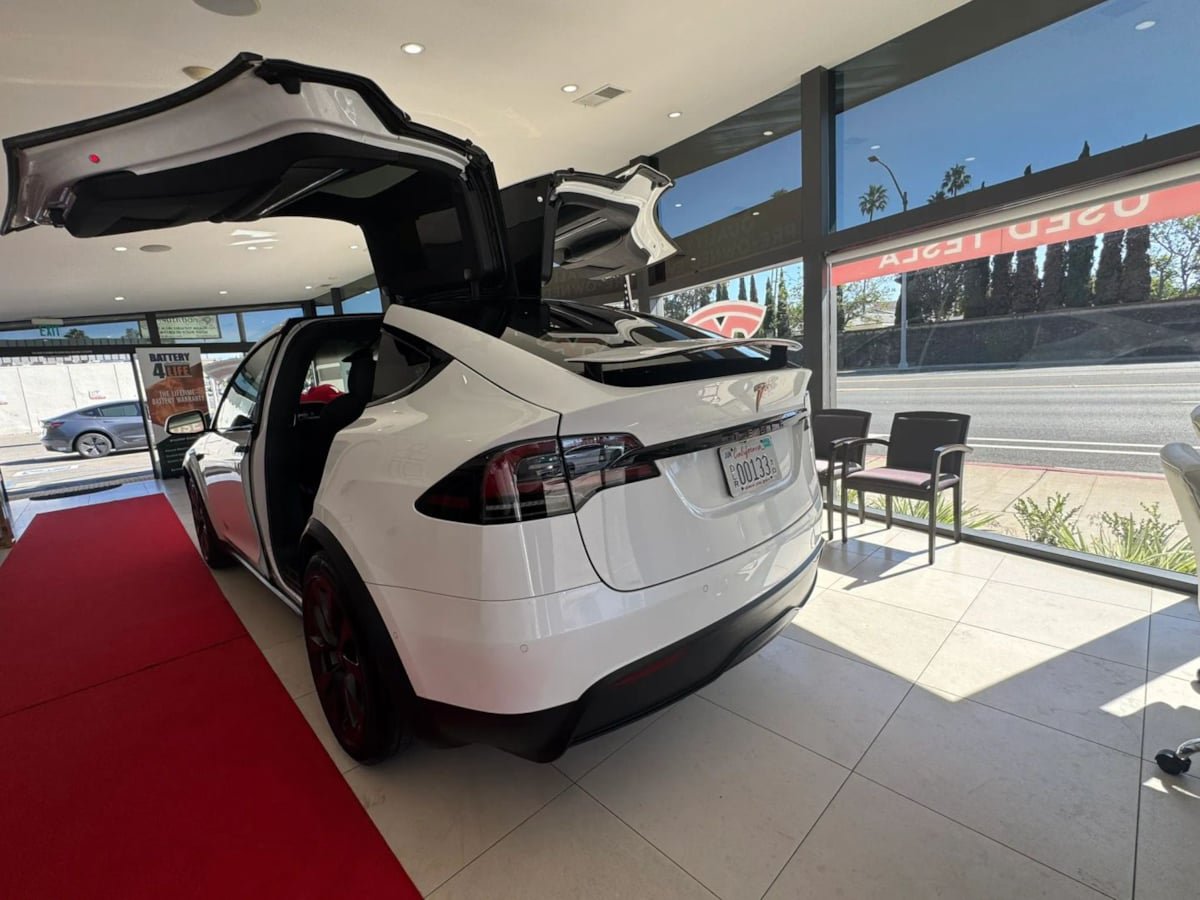 Used 2022 Tesla Model X AWD/4WD image 5