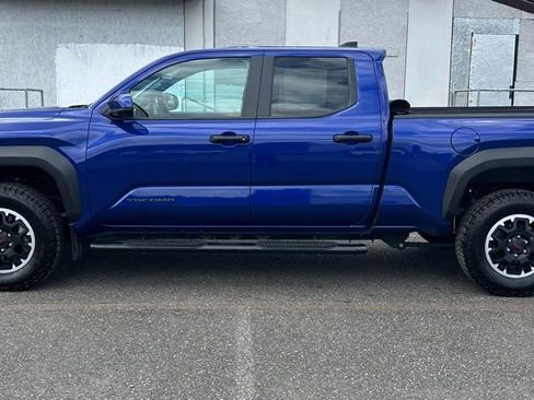 Certified 2024 Toyota Tacoma TRD Off-Road AWD/4WD image 8