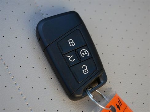 Certified 2022 Volkswagen Tiguan SE image 38