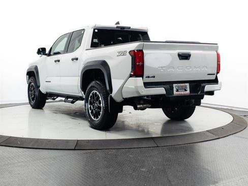 Certified 2025 Toyota Tacoma TRD Off-Road w/ TRD Off Road Premium Package image 9